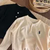 Otoño 2022 hombres y niñas polainas bordadas de color sólido sudaderas suaves sudaderas de cuello V bebé Application Scenario